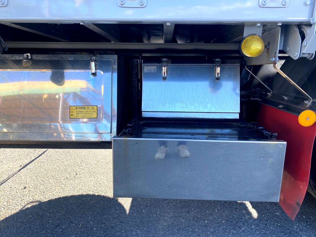 平成28年いすゞギガアルミウイング380馬力塗装済QPG-CYJ77B|中古トラックの販売・買取・査定のアイナビ