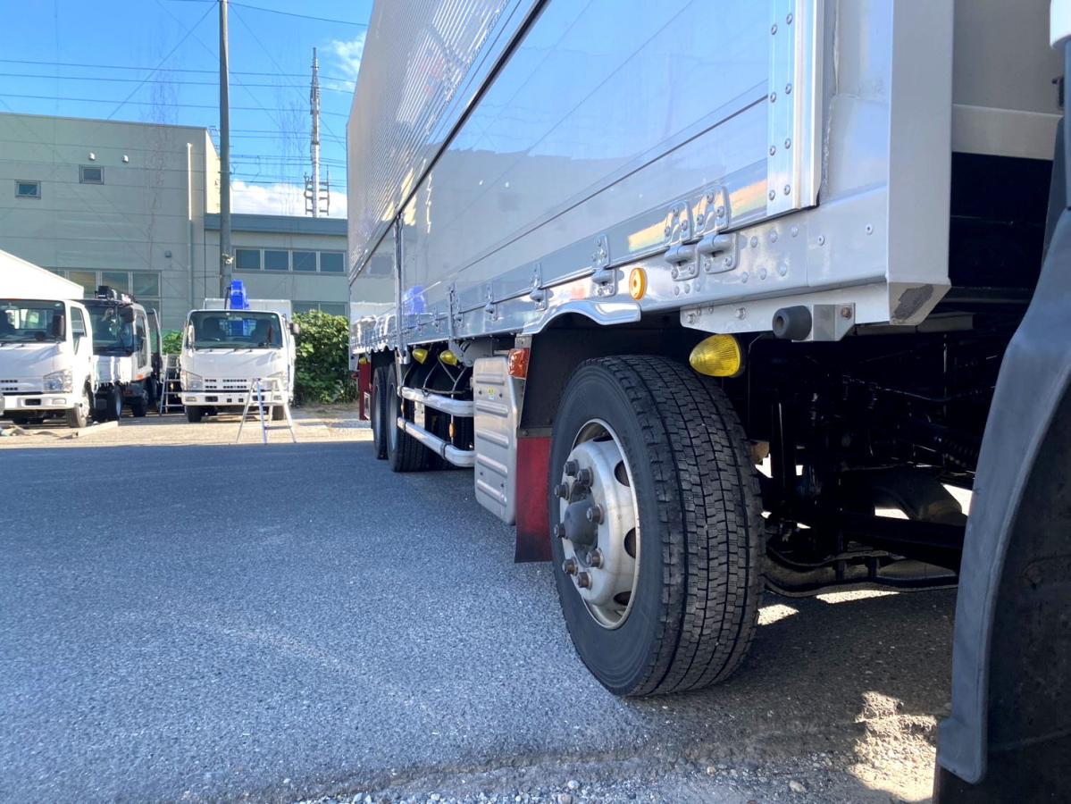 平成28年いすゞギガアルミウイング380馬力塗装済QPG-CYJ77B|中古トラックの販売・買取・査定のアイナビ