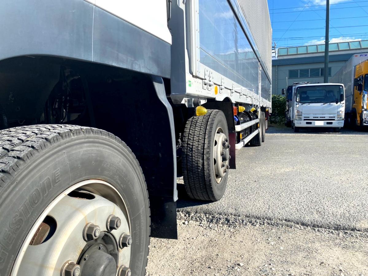 平成28年いすゞギガアルミウイング380馬力塗装済QPG-CYJ77B|中古トラックの販売・買取・査定のアイナビ