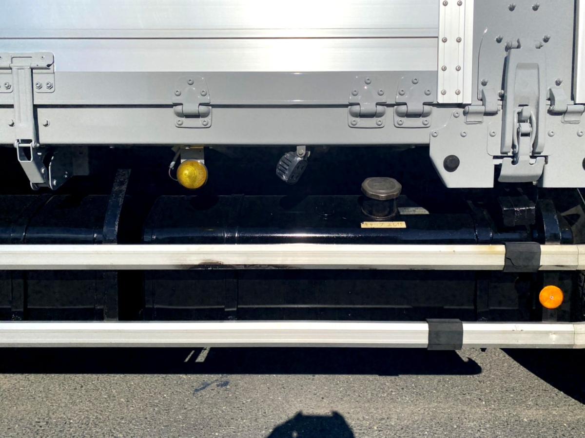 平成28年いすゞギガアルミウイング380馬力塗装済QPG-CYJ77B|中古トラックの販売・買取・査定のアイナビ