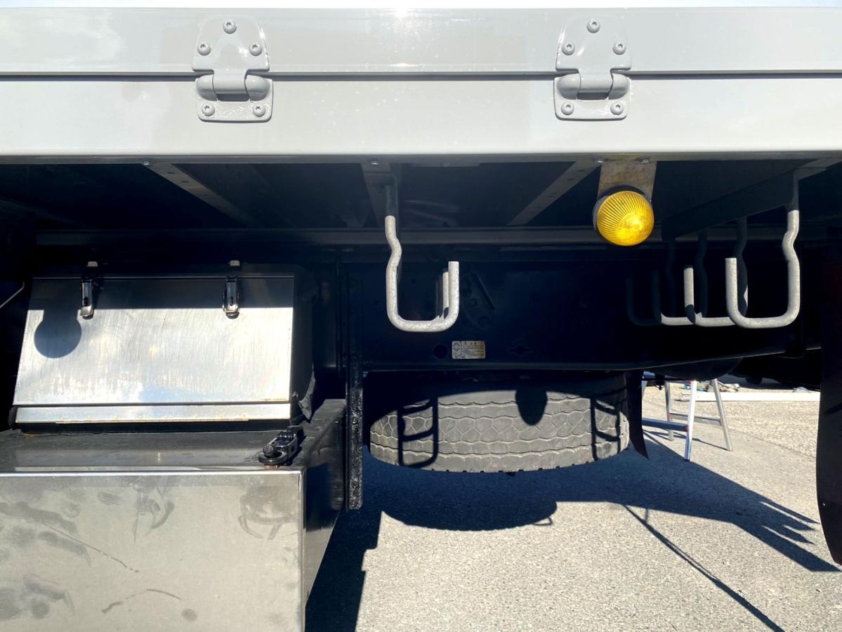 平成28年いすゞギガアルミウイング380馬力塗装済QPG-CYJ77B|中古トラックの販売・買取・査定のアイナビ