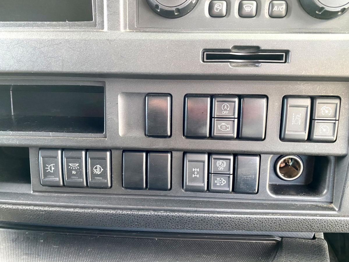 平成28年いすゞギガアルミウイング380馬力塗装済QPG-CYJ77B|中古トラックの販売・買取・査定のアイナビ