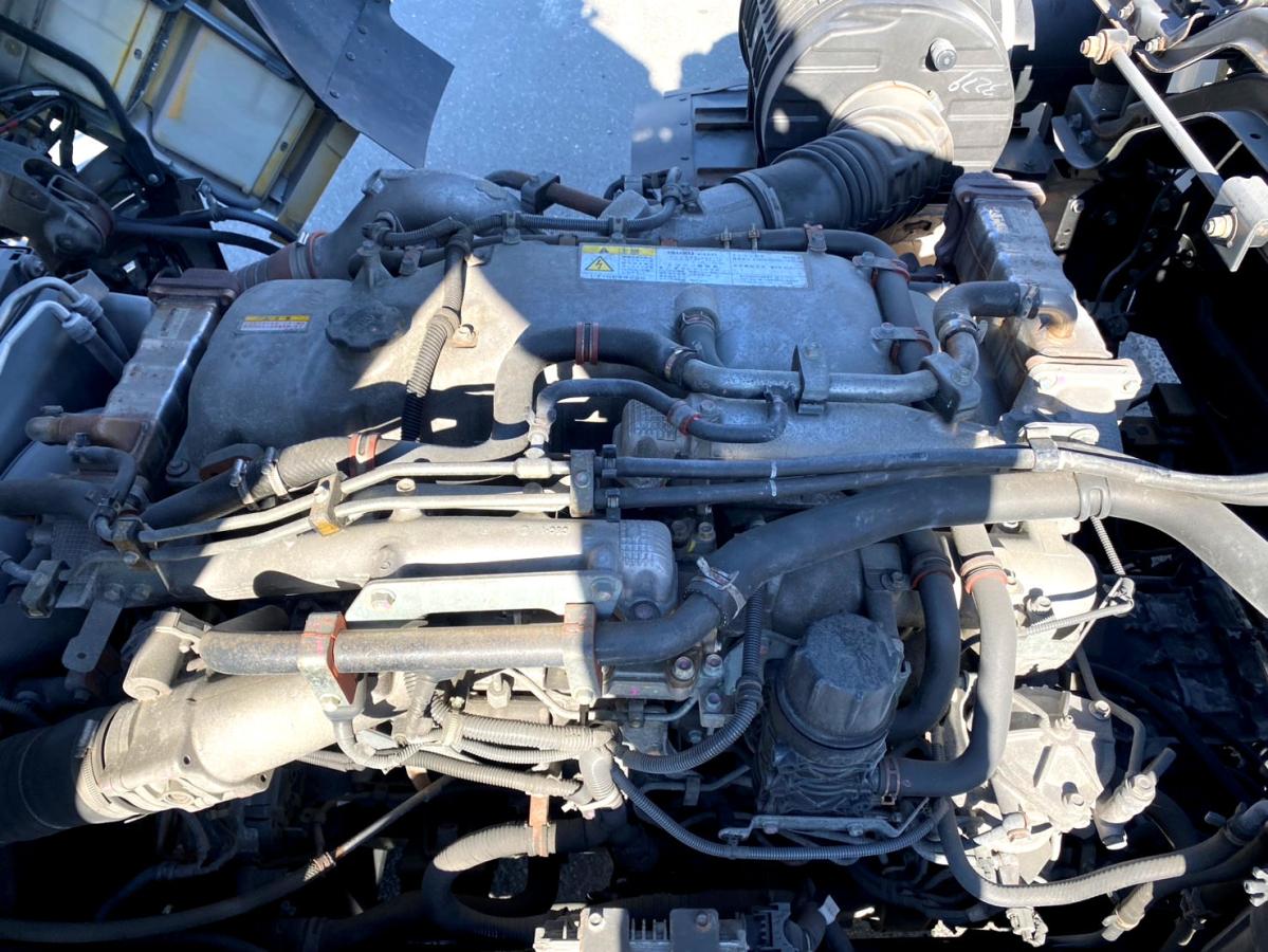 平成28年いすゞギガアルミウイング380馬力塗装済QPG-CYJ77B|中古トラックの販売・買取・査定のアイナビ