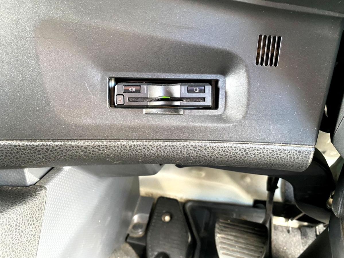 平成28年いすゞギガアルミウイング380馬力塗装済QPG-CYJ77B|中古トラックの販売・買取・査定のアイナビ