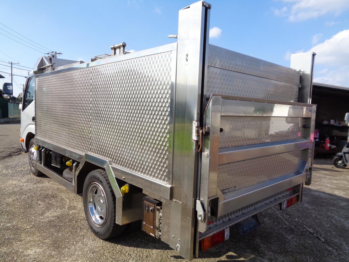 デュトロ活魚運搬車平成27年垂直ゲート総ステンレス特注ボディ|中古トラックの販売・買取・査定のアイナビ