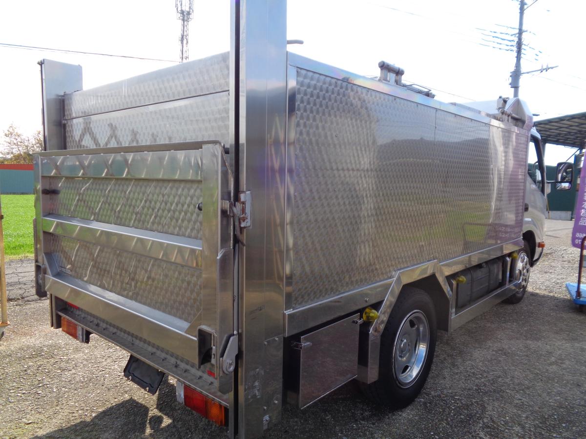 デュトロ活魚運搬車平成27年垂直ゲート総ステンレス特注ボディ|中古トラックの販売・買取・査定のアイナビ