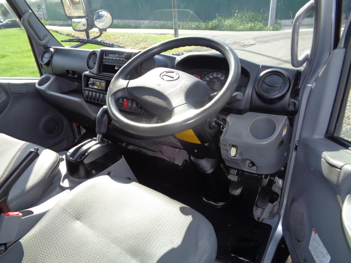 デュトロ活魚運搬車平成27年垂直ゲート総ステンレス特注ボディ|中古トラックの販売・買取・査定のアイナビ