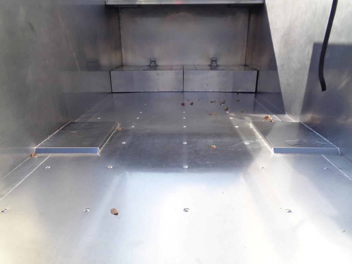 デュトロ活魚運搬車平成27年垂直ゲート総ステンレス特注ボディ|中古トラックの販売・買取・査定のアイナビ