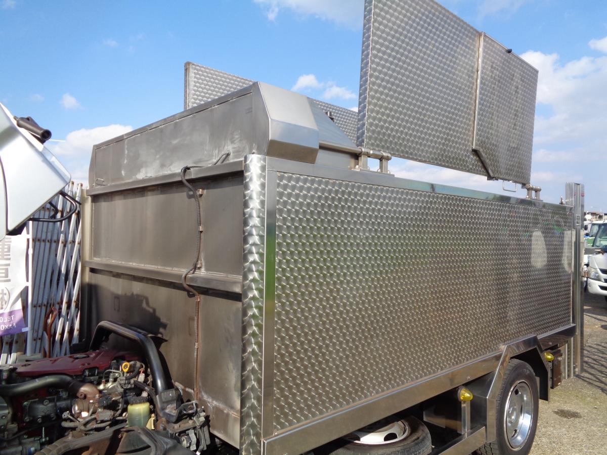 デュトロ活魚運搬車平成27年垂直ゲート総ステンレス特注ボディ|中古トラックの販売・買取・査定のアイナビ