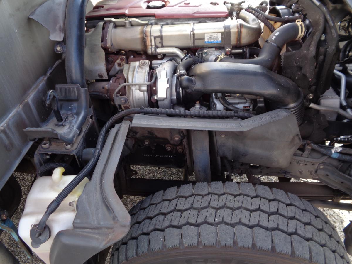 デュトロ活魚運搬車平成27年垂直ゲート総ステンレス特注ボディ|中古トラックの販売・買取・査定のアイナビ