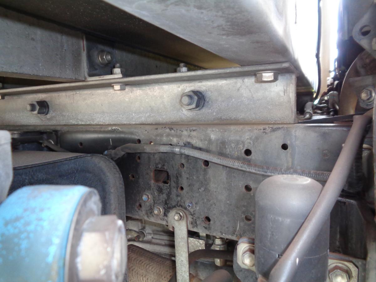 デュトロ活魚運搬車平成27年垂直ゲート総ステンレス特注ボディ|中古トラックの販売・買取・査定のアイナビ