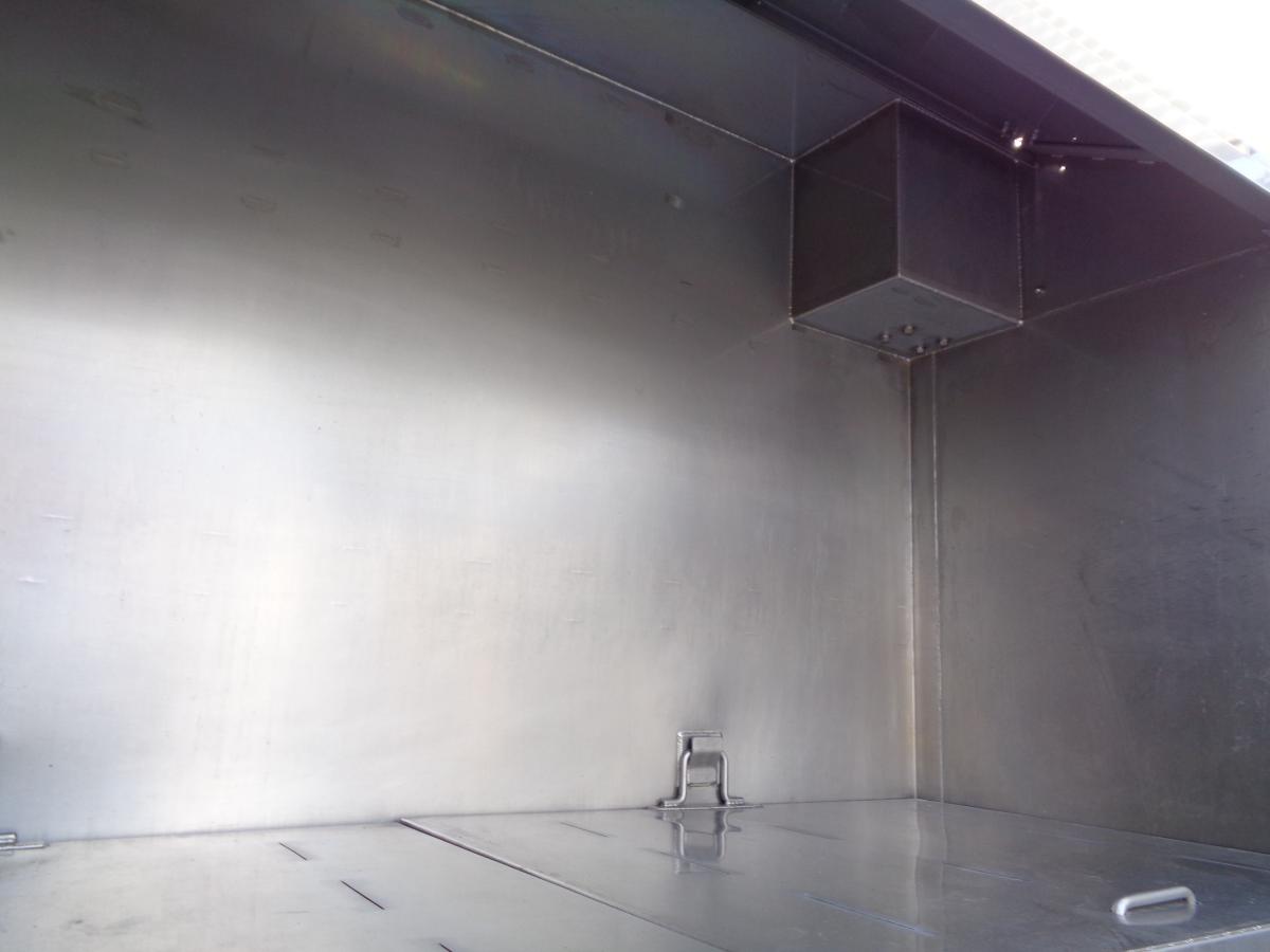 デュトロ活魚運搬車平成27年垂直ゲート総ステンレス特注ボディ|中古トラックの販売・買取・査定のアイナビ