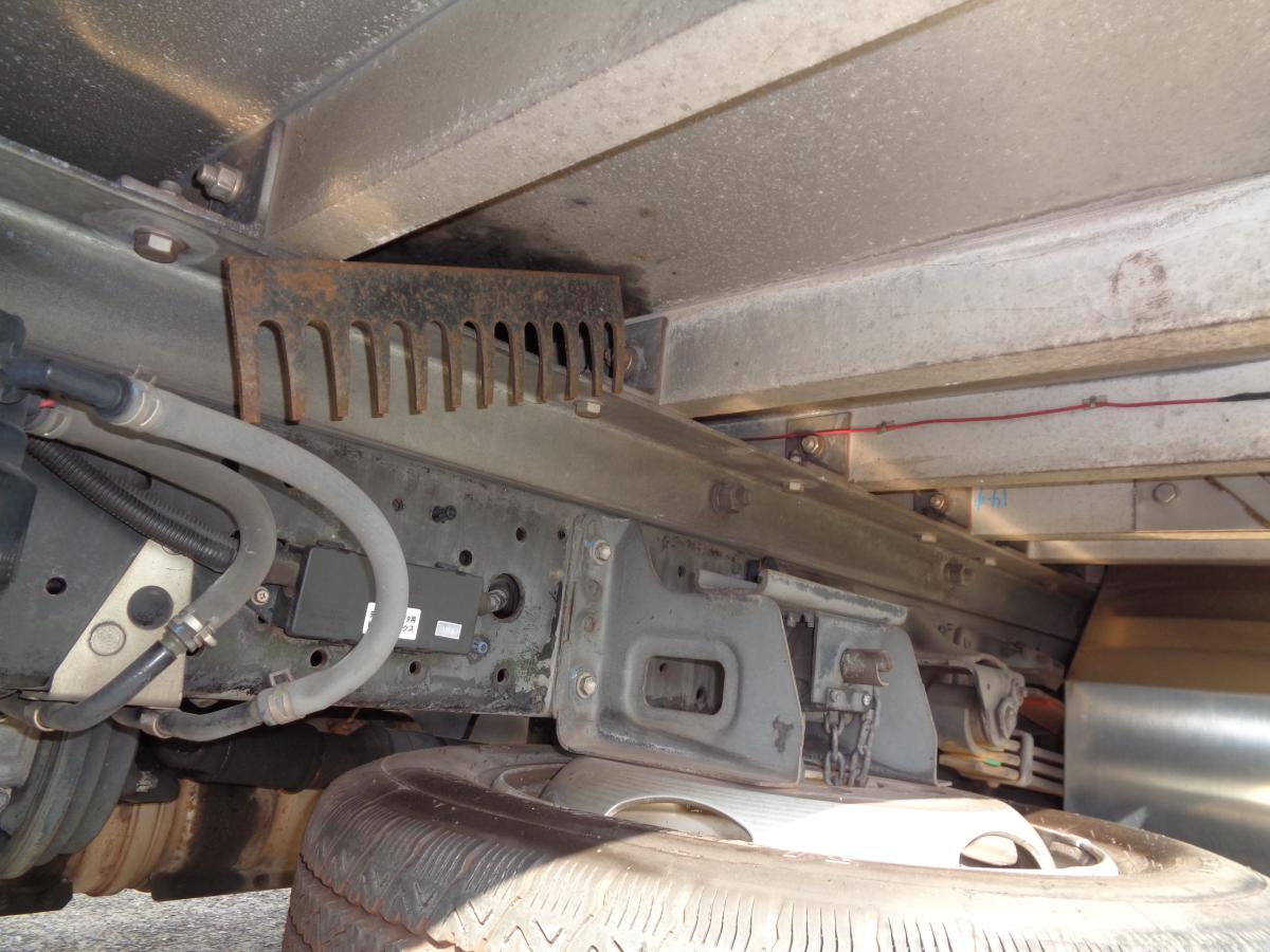 デュトロ活魚運搬車平成27年垂直ゲート総ステンレス特注ボディ|中古トラックの販売・買取・査定のアイナビ