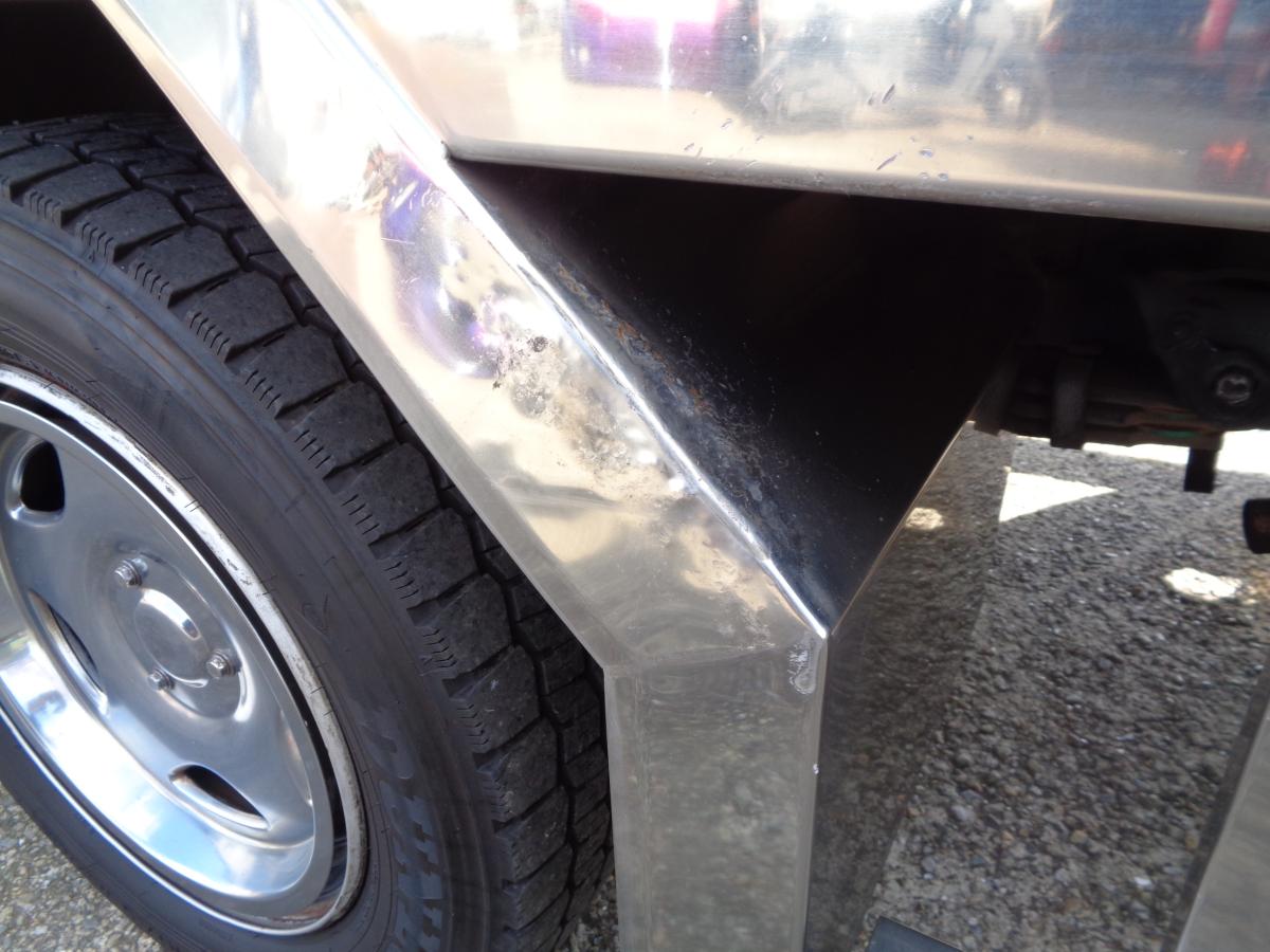 デュトロ活魚運搬車平成27年垂直ゲート総ステンレス特注ボディ|中古トラックの販売・買取・査定のアイナビ