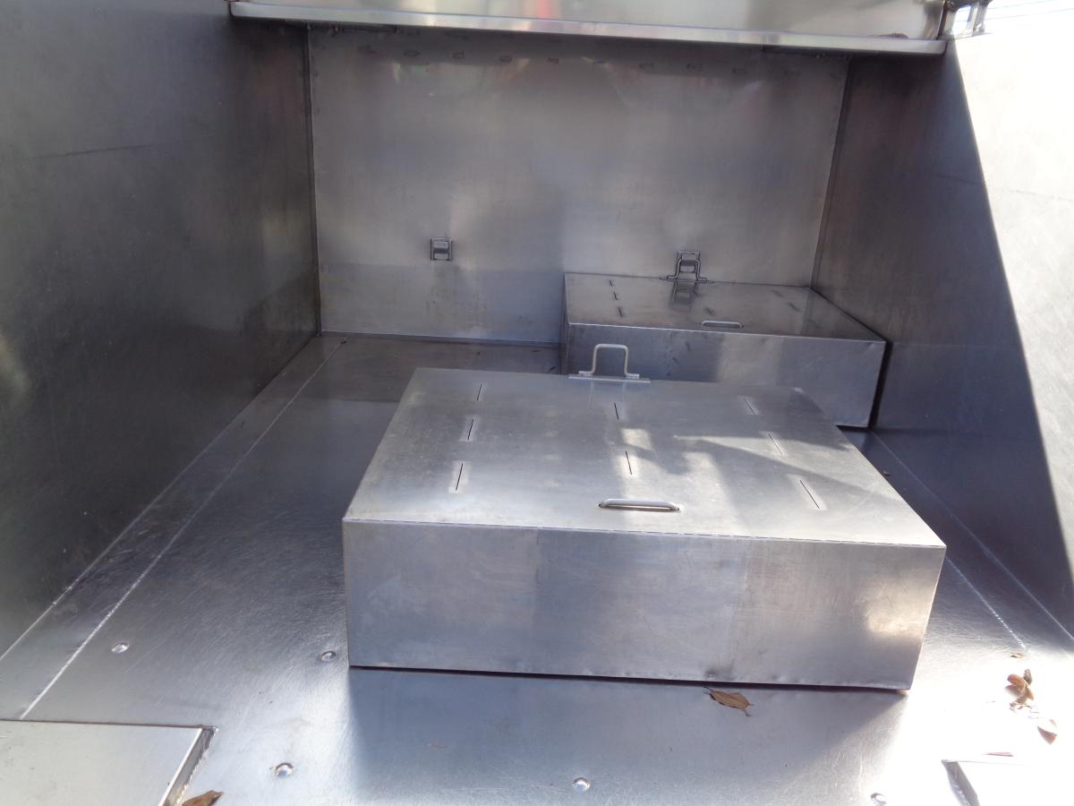 デュトロ活魚運搬車平成27年垂直ゲート総ステンレス特注ボディ|中古トラックの販売・買取・査定のアイナビ