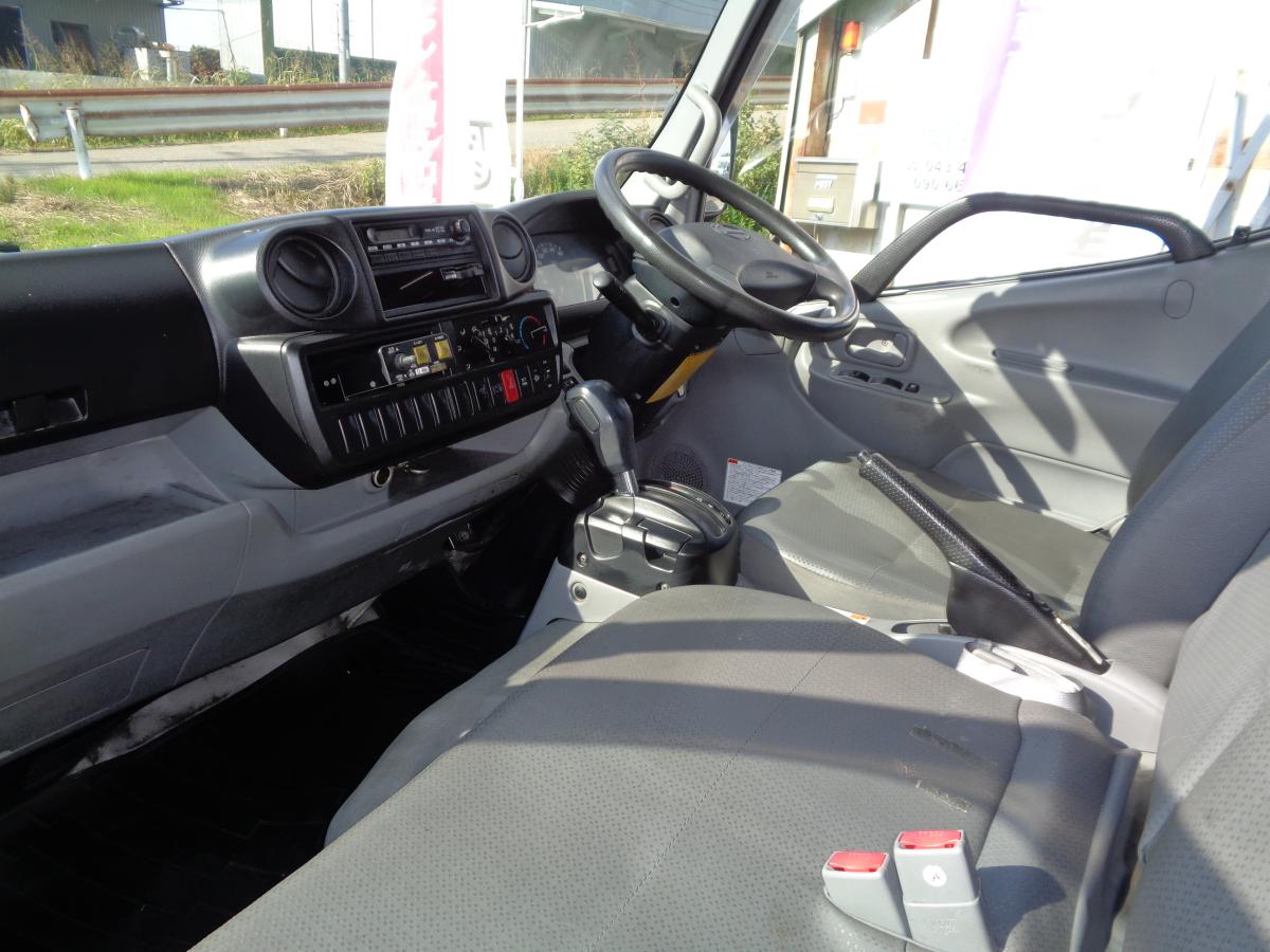 デュトロ活魚運搬車平成27年垂直ゲート総ステンレス特注ボディ|中古トラックの販売・買取・査定のアイナビ