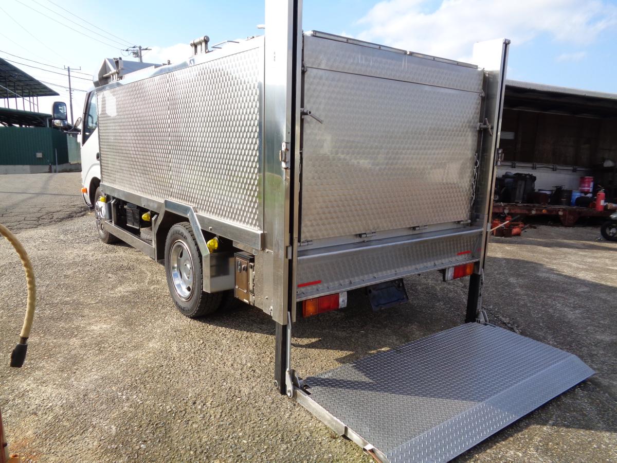 デュトロ活魚運搬車平成27年垂直ゲート総ステンレス特注ボディ|中古トラックの販売・買取・査定のアイナビ