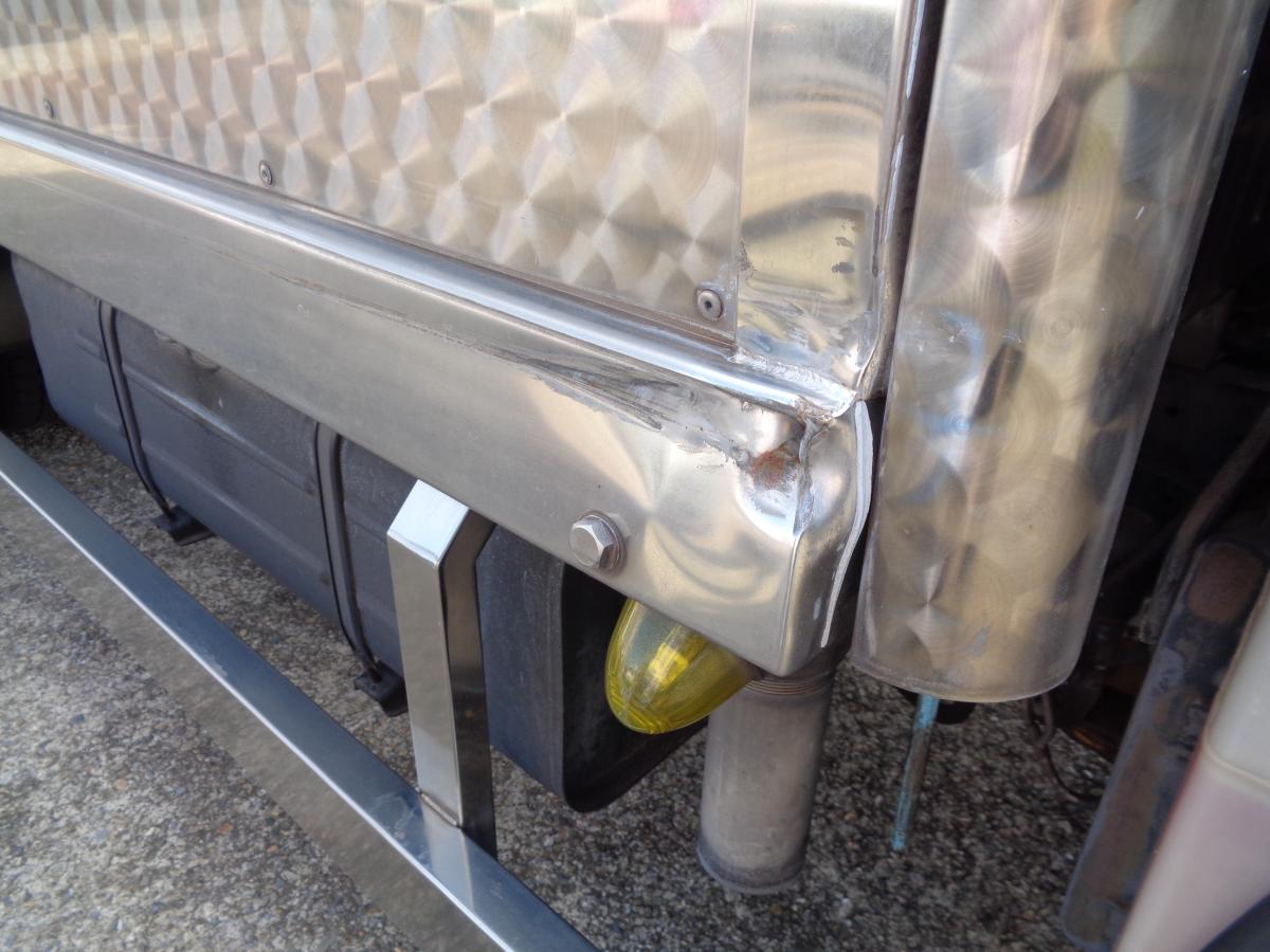 デュトロ活魚運搬車平成27年垂直ゲート総ステンレス特注ボディ|中古トラックの販売・買取・査定のアイナビ