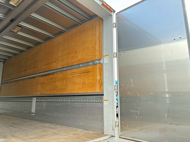 ハイルーフフルキャブベッド付き背高トランテックス240馬力|中古トラックの販売・買取・査定のアイナビ