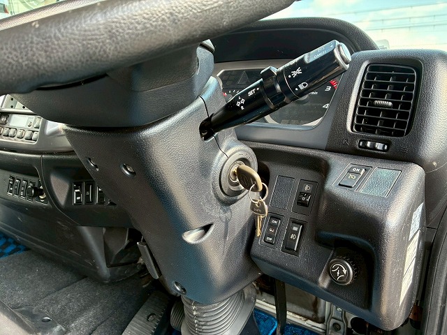 ハイルーフフルキャブベッド付き背高トランテックス240馬力|中古トラックの販売・買取・査定のアイナビ