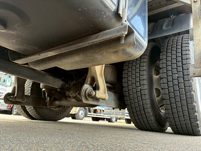 ハイルーフフルキャブベッド付き背高トランテックス240馬力|中古トラックの販売・買取・査定のアイナビ