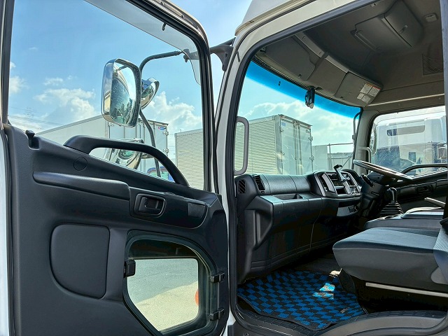 ハイルーフフルキャブベッド付き背高トランテックス240馬力|中古トラックの販売・買取・査定のアイナビ