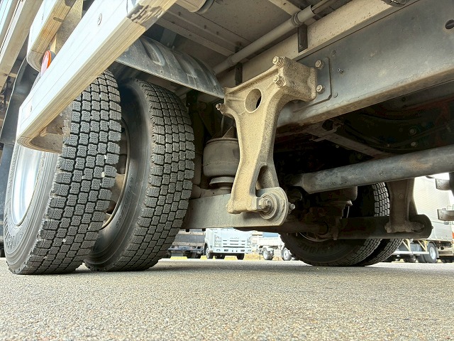 ハイルーフフルキャブベッド付き背高トランテックス240馬力|中古トラックの販売・買取・査定のアイナビ