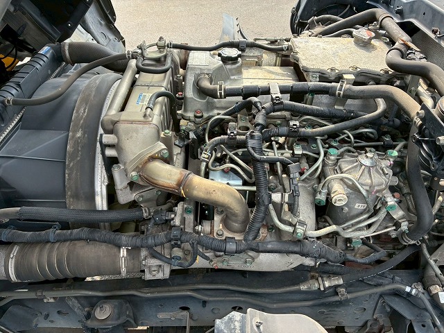 ハイルーフフルキャブベッド付き背高トランテックス240馬力|中古トラックの販売・買取・査定のアイナビ