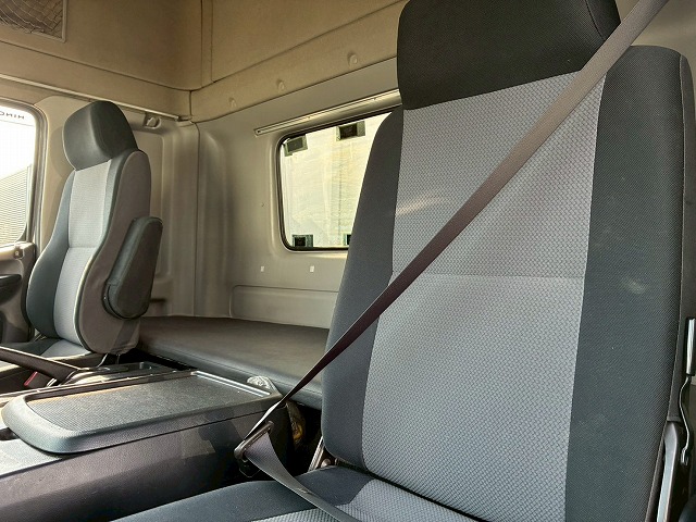 ハイルーフフルキャブベッド付き背高トランテックス240馬力|中古トラックの販売・買取・査定のアイナビ