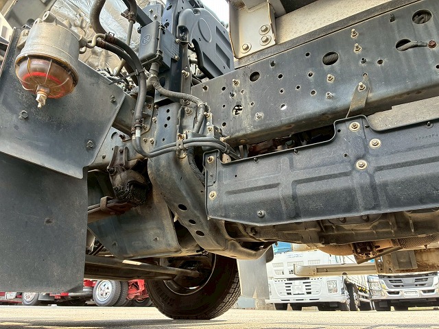 ハイルーフフルキャブベッド付き背高トランテックス240馬力|中古トラックの販売・買取・査定のアイナビ