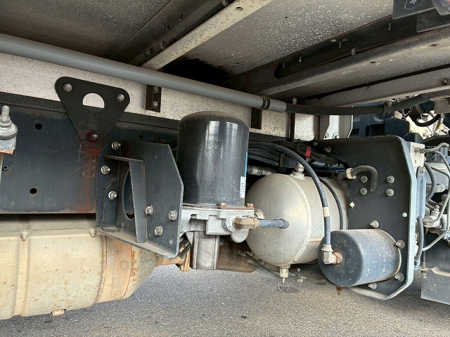 ハイルーフフルキャブベッド付き背高トランテックス240馬力|中古トラックの販売・買取・査定のアイナビ