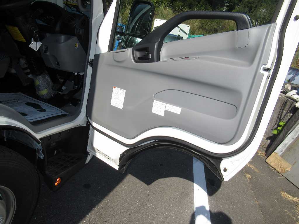 低走行 新明和(上物未使用令和7年製) プレス式 8.4立米|中古トラックの販売・買取・査定のアイナビ