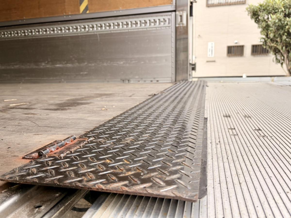 令和3年式2RG-FRR90T2格納ゲート付エアサスアルミウイング|中古トラックの販売・買取・査定のアイナビ