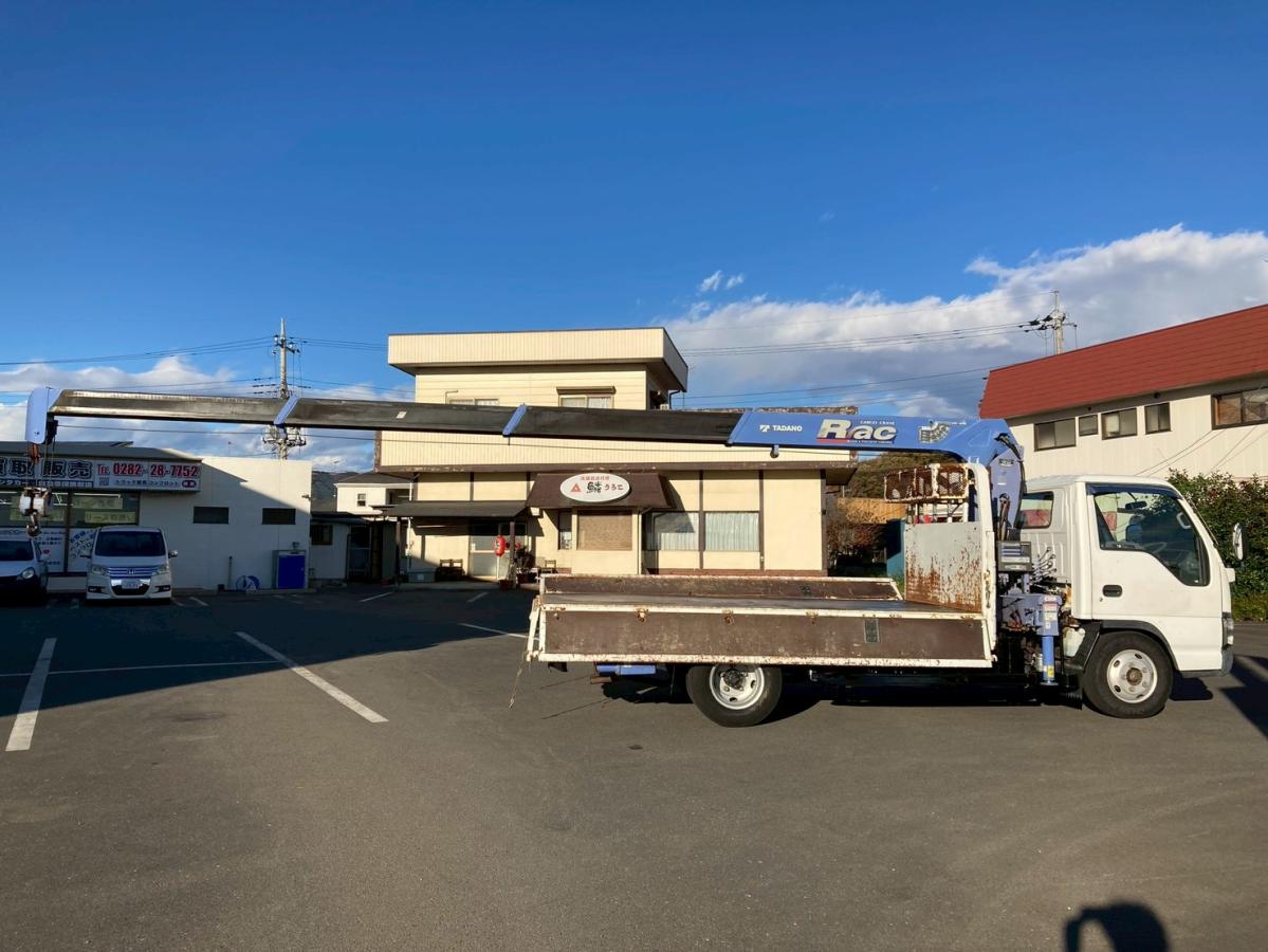 4段クレーン3トン積載リヤアウトリガー2.63t吊ラジコン付|中古トラックの販売・買取・査定のアイナビ