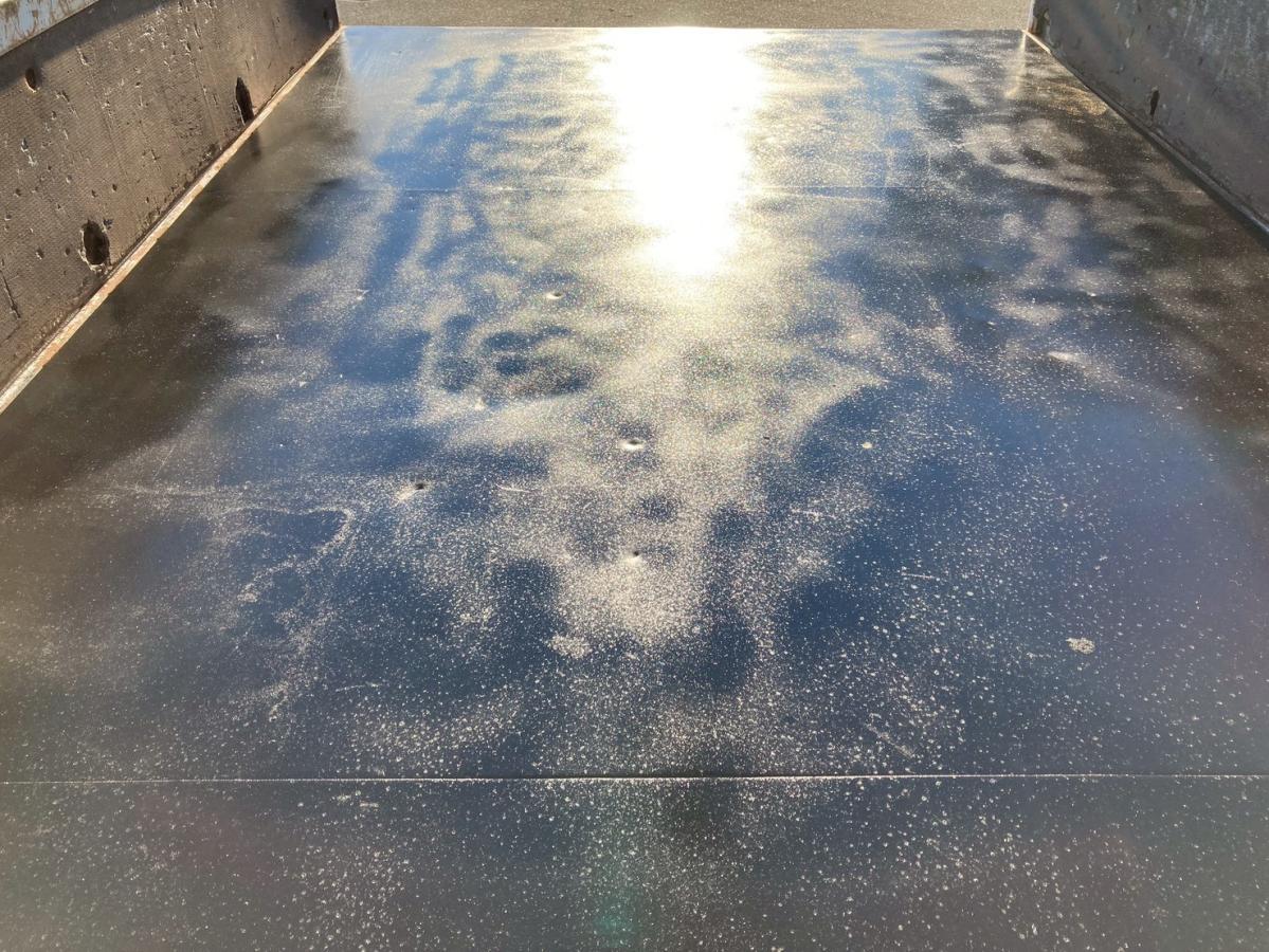 4段クレーン3トン積載リヤアウトリガー2.63t吊ラジコン付|中古トラックの販売・買取・査定のアイナビ