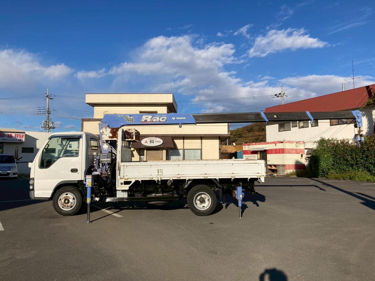 4段クレーン3トン積載リヤアウトリガー2.63t吊ラジコン付|中古トラックの販売・買取・査定のアイナビ