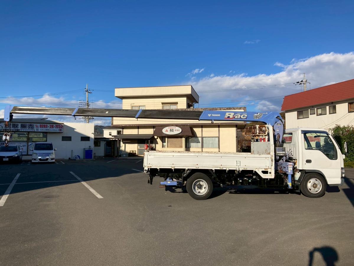 4段クレーン3トン積載リヤアウトリガー2.63t吊ラジコン付|中古トラックの販売・買取・査定のアイナビ