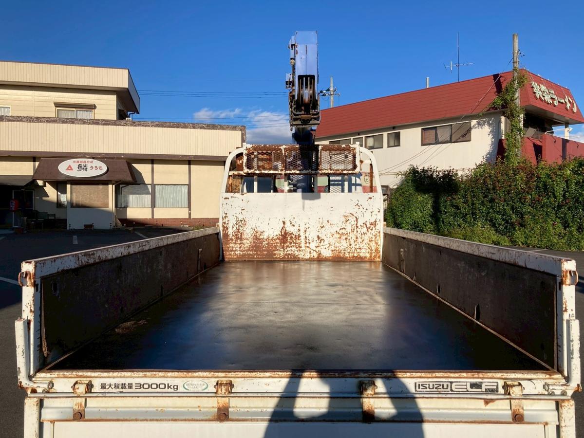 4段クレーン3トン積載リヤアウトリガー2.63t吊ラジコン付|中古トラックの販売・買取・査定のアイナビ