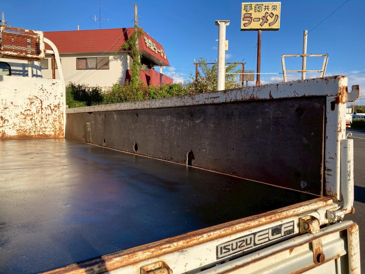 4段クレーン3トン積載リヤアウトリガー2.63t吊ラジコン付|中古トラックの販売・買取・査定のアイナビ