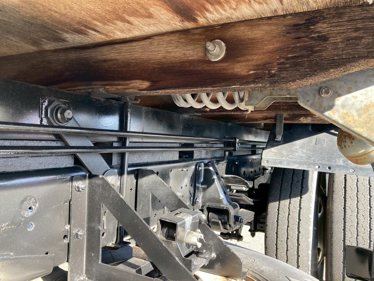 4段クレーン3トン積載リヤアウトリガー2.63t吊ラジコン付|中古トラックの販売・買取・査定のアイナビ