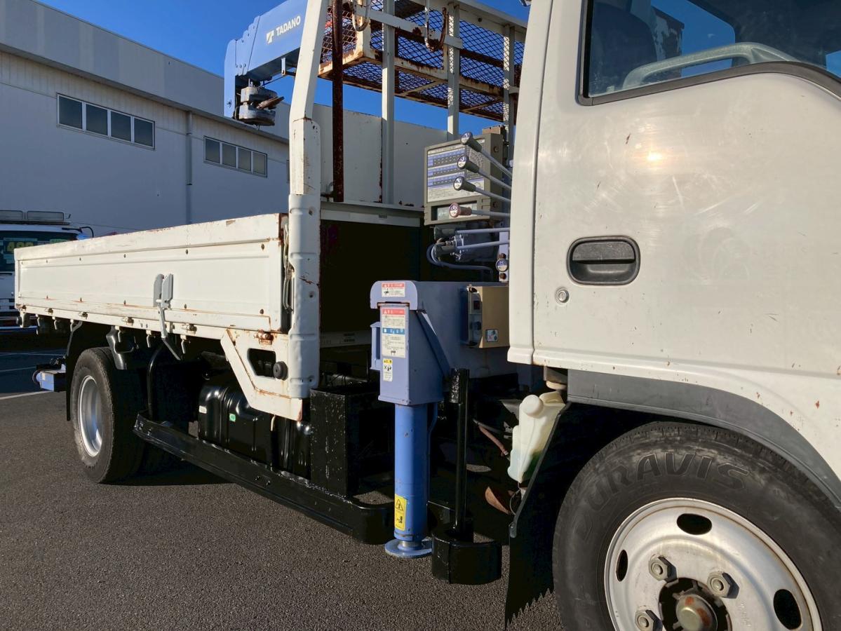 4段クレーン3トン積載リヤアウトリガー2.63t吊ラジコン付|中古トラックの販売・買取・査定のアイナビ