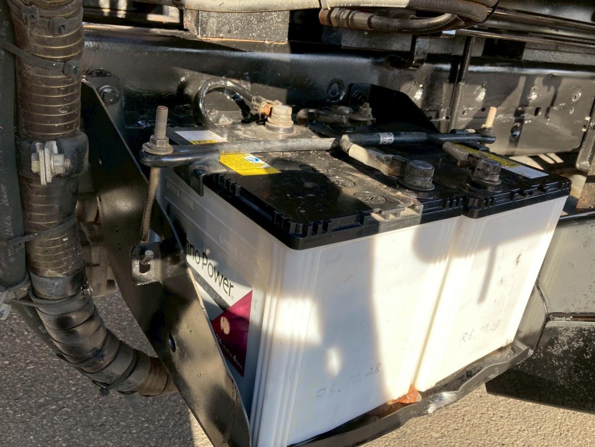 4段クレーン3トン積載リヤアウトリガー2.63t吊ラジコン付|中古トラックの販売・買取・査定のアイナビ