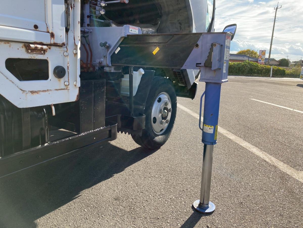 4段クレーン3トン積載リヤアウトリガー2.63t吊ラジコン付|中古トラックの販売・買取・査定のアイナビ