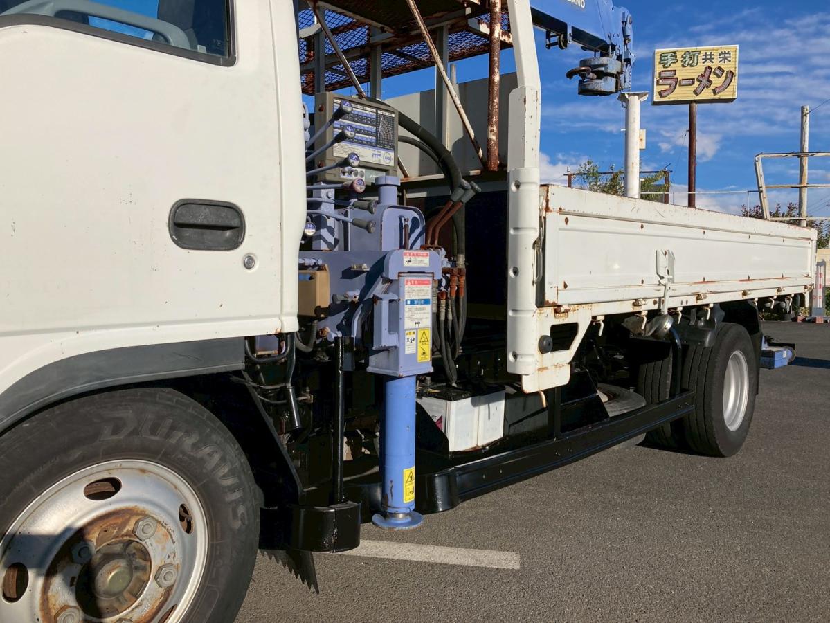 4段クレーン3トン積載リヤアウトリガー2.63t吊ラジコン付|中古トラックの販売・買取・査定のアイナビ