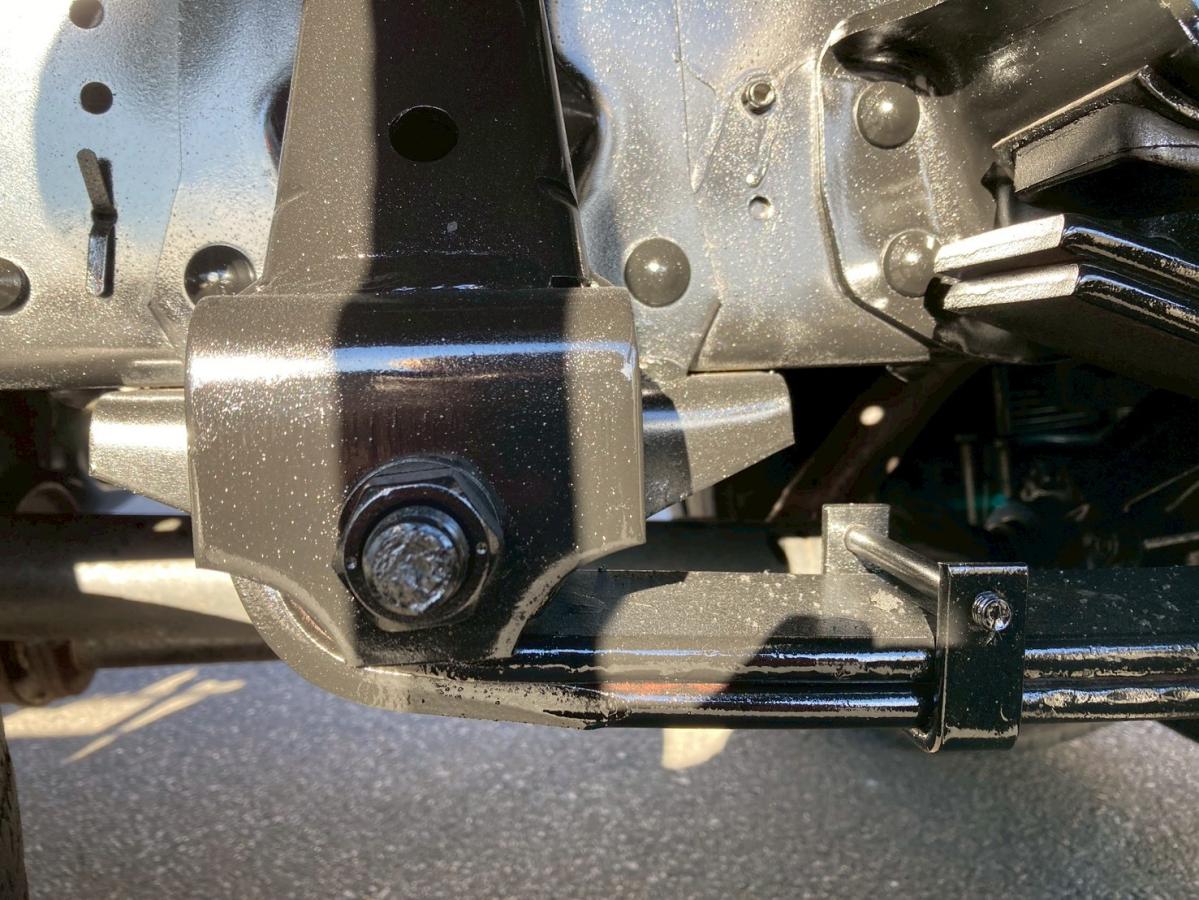 4段クレーン3トン積載リヤアウトリガー2.63t吊ラジコン付|中古トラックの販売・買取・査定のアイナビ