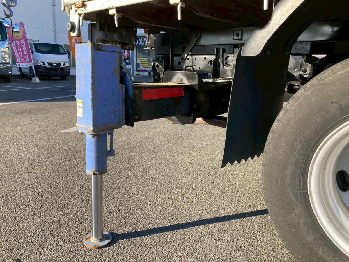 4段クレーン3トン積載リヤアウトリガー2.63t吊ラジコン付|中古トラックの販売・買取・査定のアイナビ