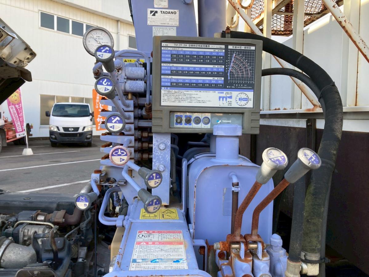 4段クレーン3トン積載リヤアウトリガー2.63t吊ラジコン付|中古トラックの販売・買取・査定のアイナビ