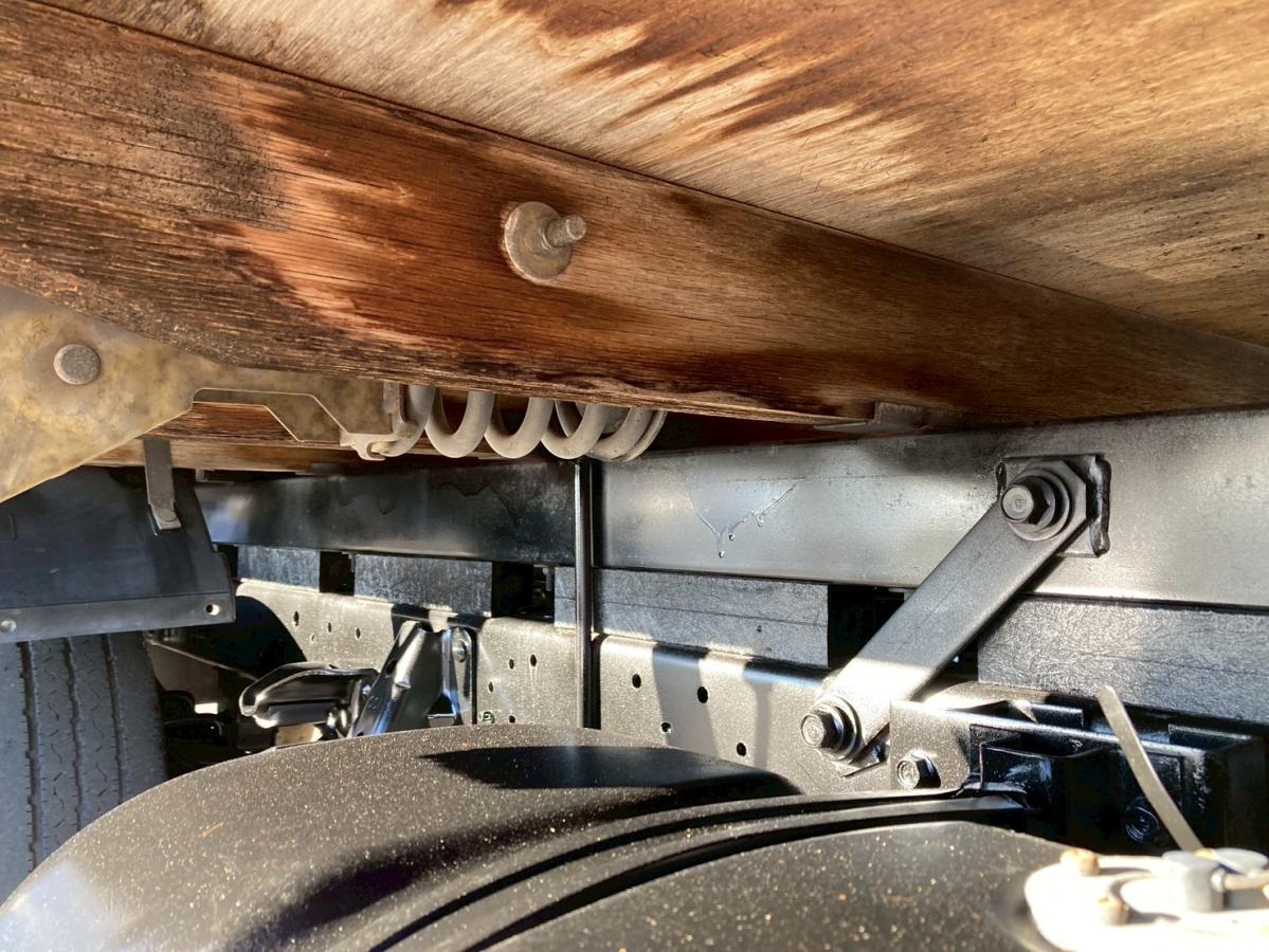 4段クレーン3トン積載リヤアウトリガー2.63t吊ラジコン付|中古トラックの販売・買取・査定のアイナビ