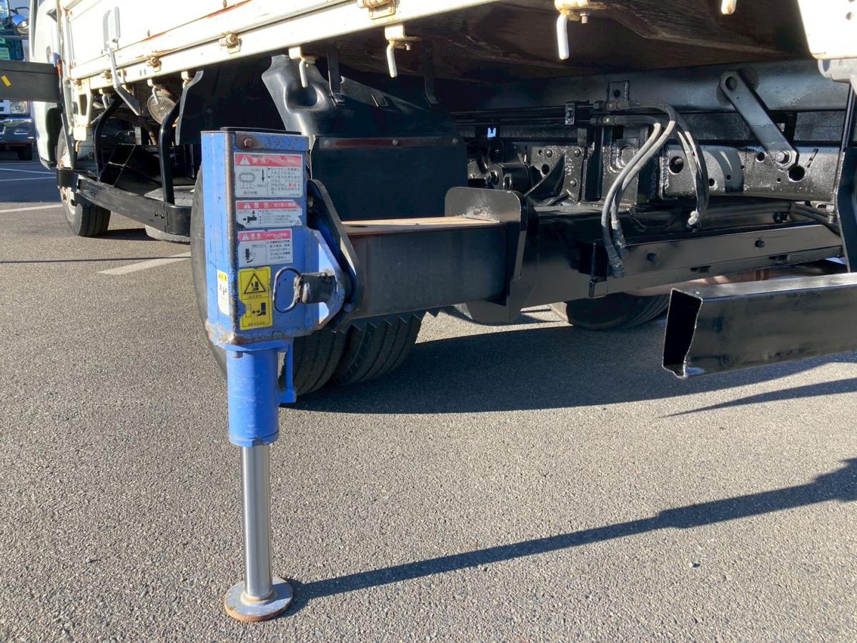 4段クレーン3トン積載リヤアウトリガー2.63t吊ラジコン付|中古トラックの販売・買取・査定のアイナビ