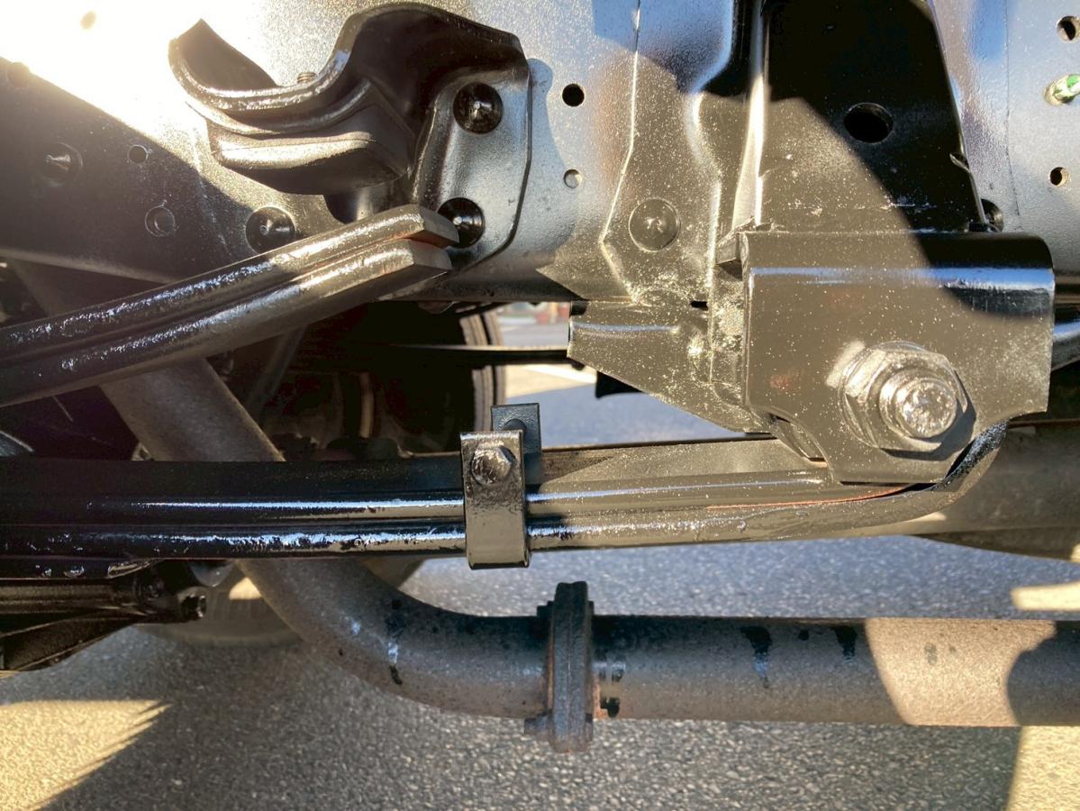 4段クレーン3トン積載リヤアウトリガー2.63t吊ラジコン付|中古トラックの販売・買取・査定のアイナビ